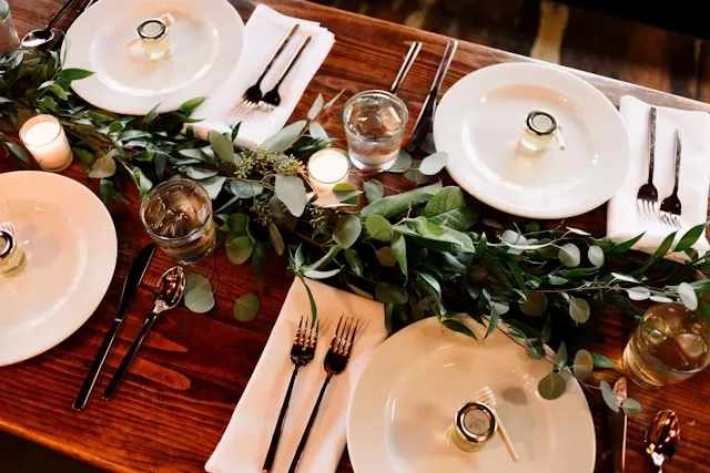 an elegant table setting for how to set a table