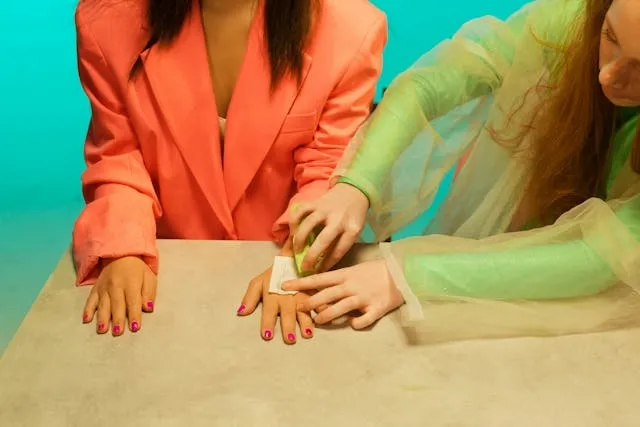 someone getting a temporary tattoo for how long do temporary tattoos last