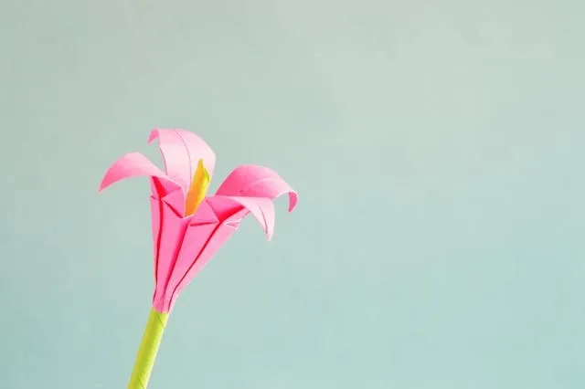 a flower made from paper for things to make with sticky notes