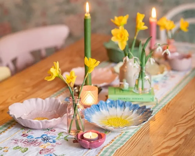 a spring-themed floral tablescape for best batting for table runners