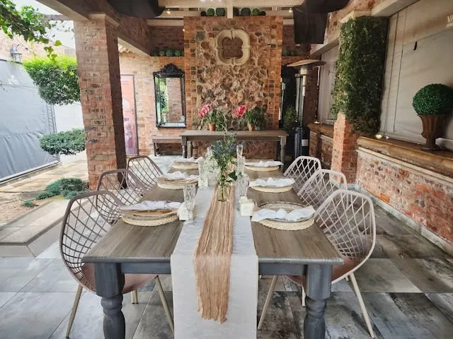 an outdoor dining space for how to make a table runner with points