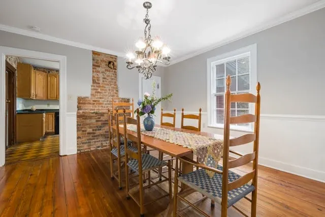 a rustic dining room for how to make a table runner with points