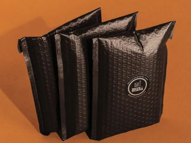 some black bubble mailer bags for poly mailer sizes