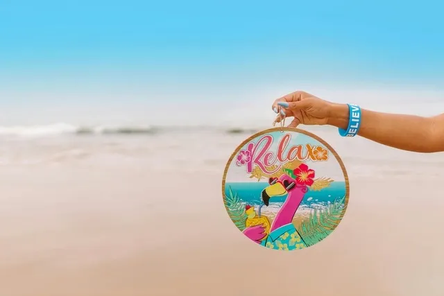 someone wearing a blue rubber wristband on the beach for how to make rubber wristbands