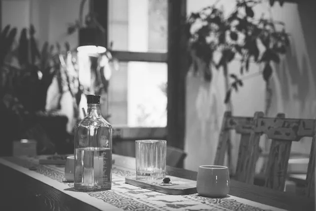 a table runner in black and white for how wide is a table runner