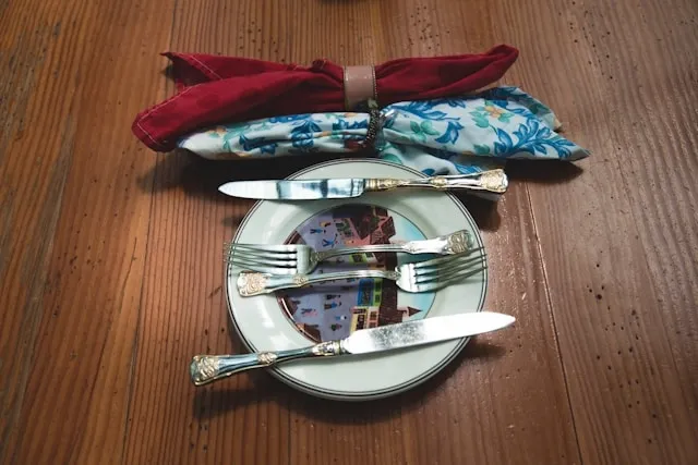 napkins and utensils on a plate for how to wrap silverware in a napkin