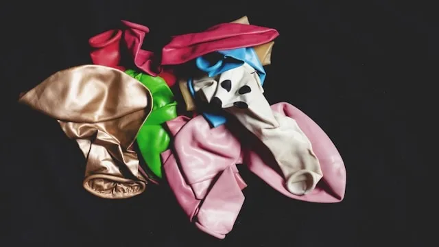 a selection of uninflated balloons for how to use balloon tying tool a selection of uninflated balloons for how to use balloon tying tool