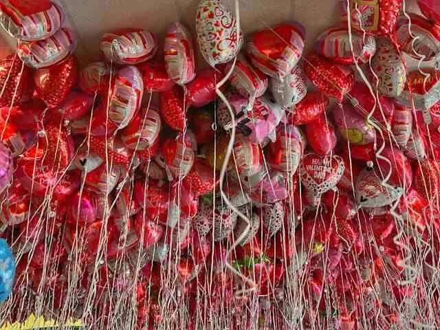 a huge number of foil balloons for how to deflate foil balloons a huge number of foil balloons for how to deflate foil balloons