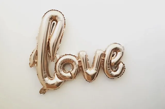 a balloon that spells the word love for how to inflate foil balloons