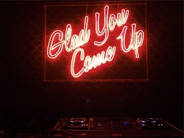 promotional-neon-sign-display promotional-neon-sign-display