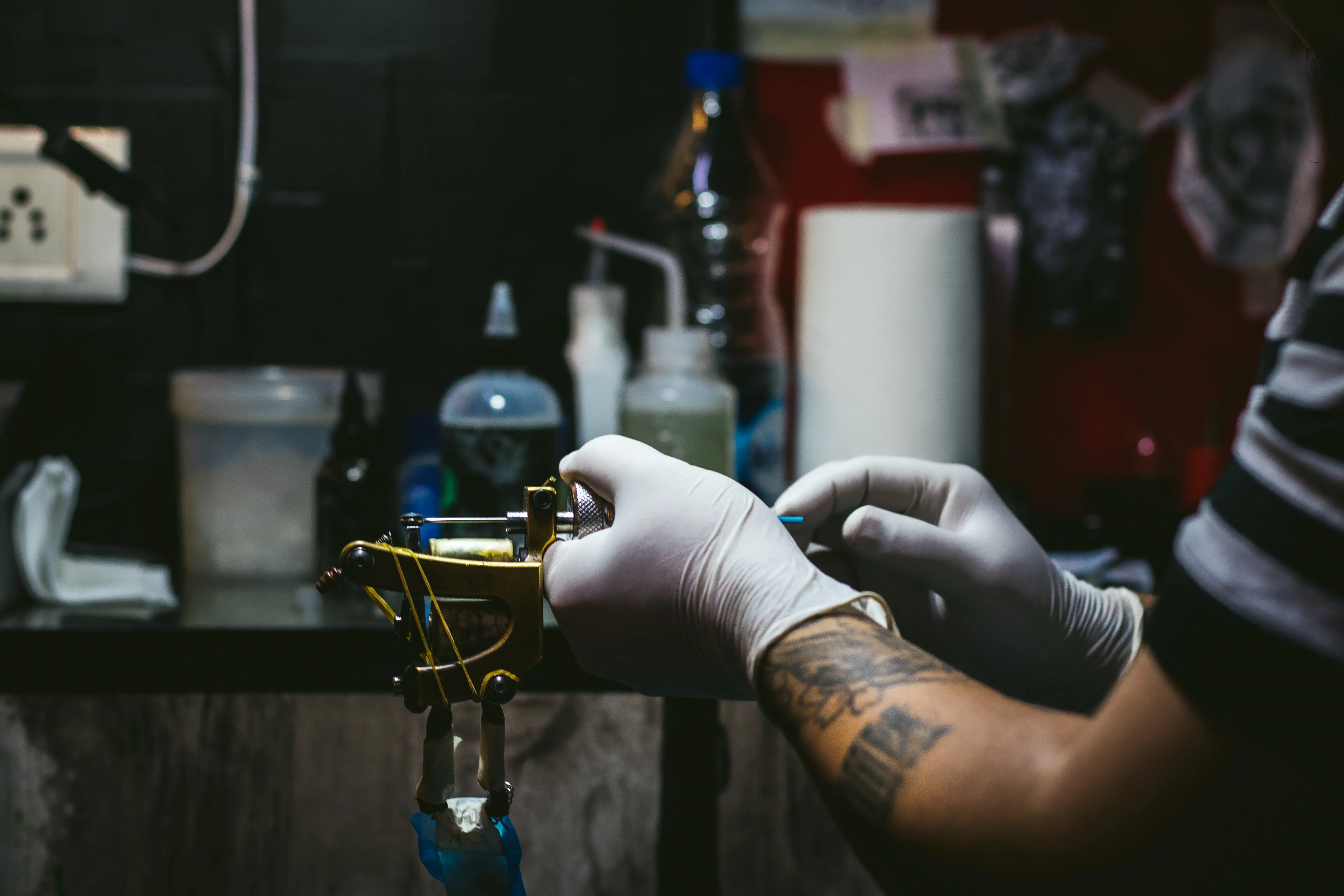 organized-tattoo-workstation-and-equipment organized-tattoo-workstation-and-equipment