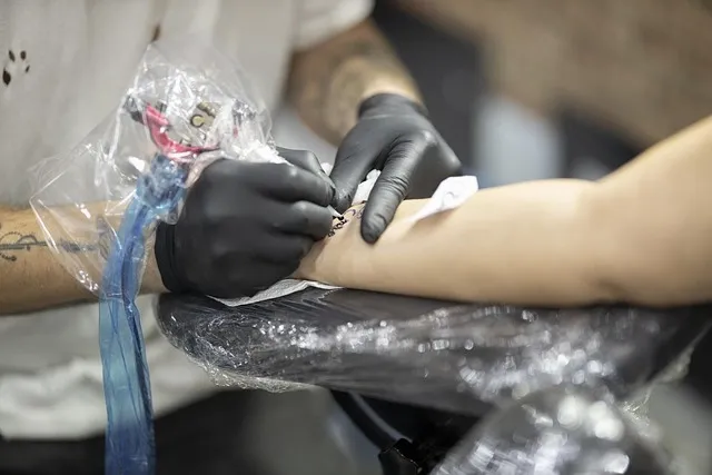 professional-tattoo-session-with-safe-practices professional-tattoo-session-with-safe-practices
