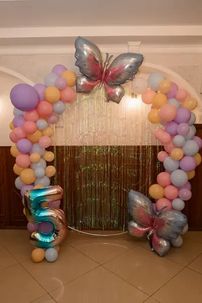 Small multi-colured balloon arch Small multi-colured balloon arch