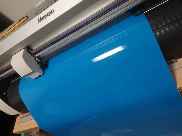 Large sticker production on machine Large sticker production on machine