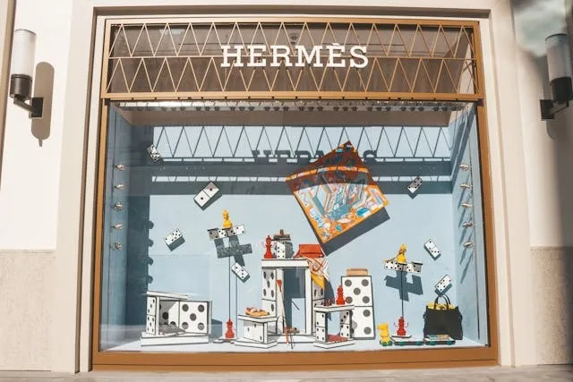 a unique window display for creative retail display ideas