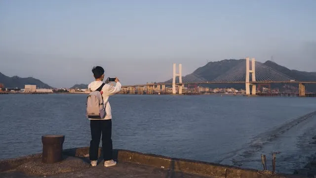 a traveller with a backpack taking a photograph for backpack with USB charging port how to use a traveller with a backpack taking a photograph for backpack with USB charging port how to use