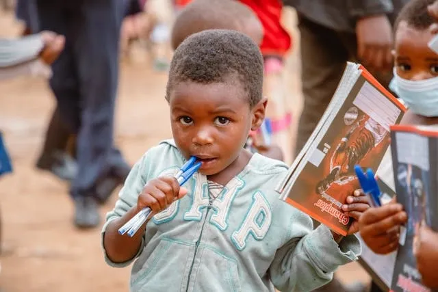 a child putting pens in their mouth for can you get ink poisoining from a pen a child putting pens in their mouth for can you get ink poisoining from a pen