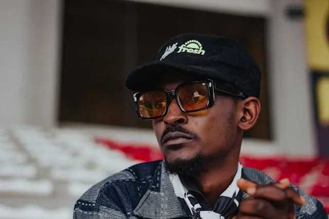 a man wearing sunglasses and a hat for hat patch ideas a man wearing sunglasses and a hat for hat patch ideas