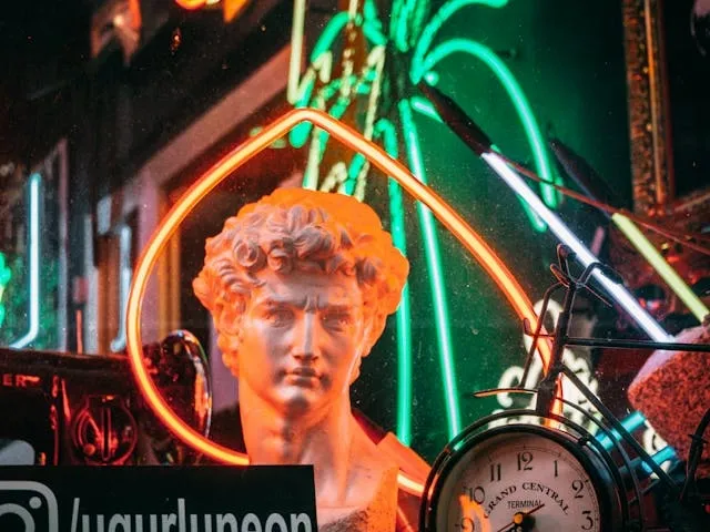 neon lights around a statue for do neon signs make noise