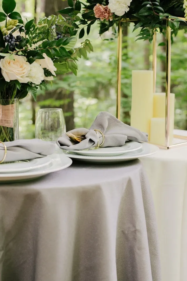 Table setting for table throw vs tablecloth