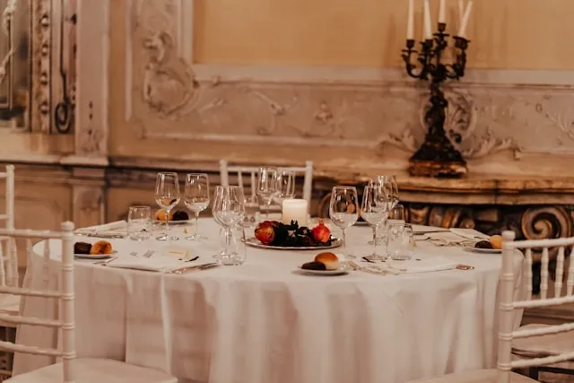 a round dining table for what size tablecloth for a 5ft round table