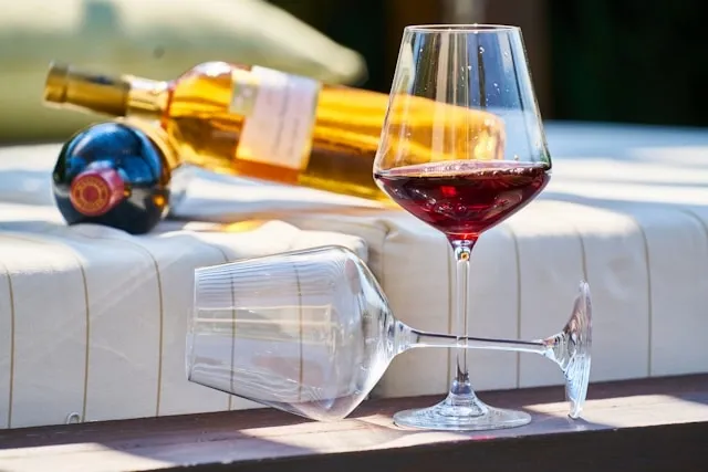 red wine and a white tablecloth for how to get red wine out of tablecloth