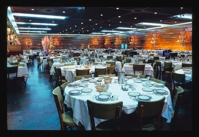 square tablecloths on round tables for square tablecloth on round table