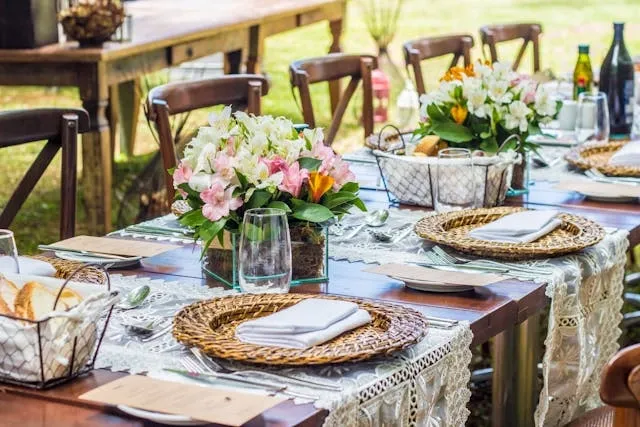 creative use of table runners at a dining table for table runner or placemats