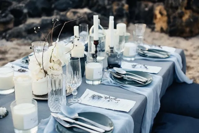 an outdoor table setting for how to tie tablecloth corners