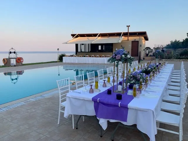 an outdoor banquet table for tablecloth color combinations