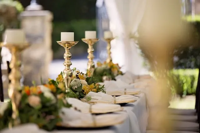 an elegant wedding table setup for wedding table runner ideas