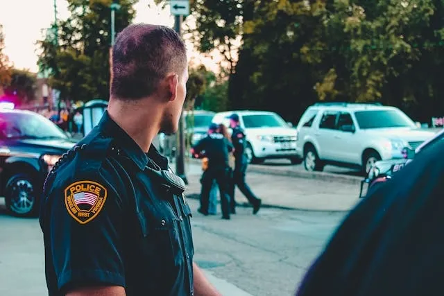 a police officer wearing a shoulder patch for best police patches