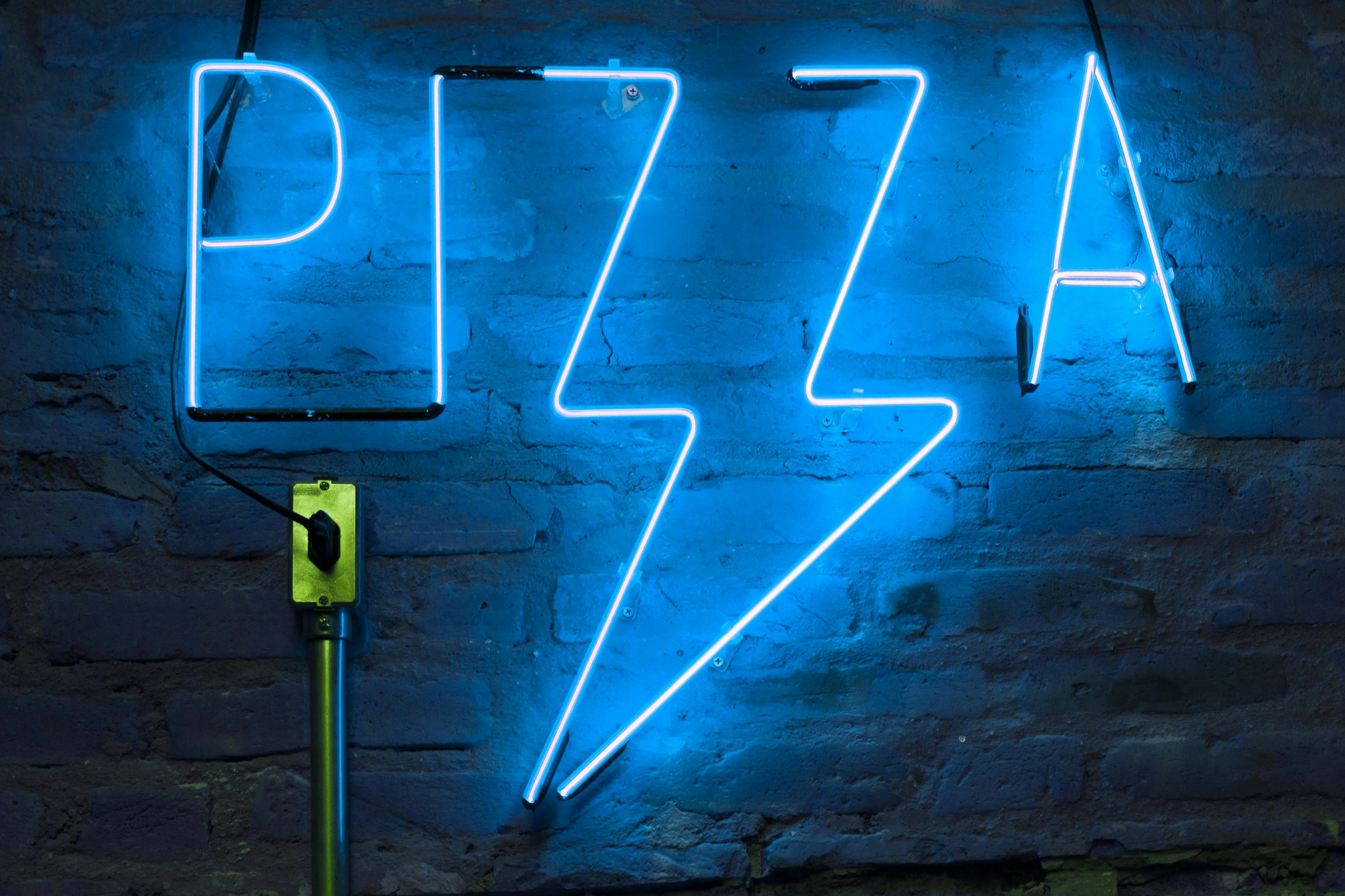 a blue neon pizza sign for what voltage does neon light require