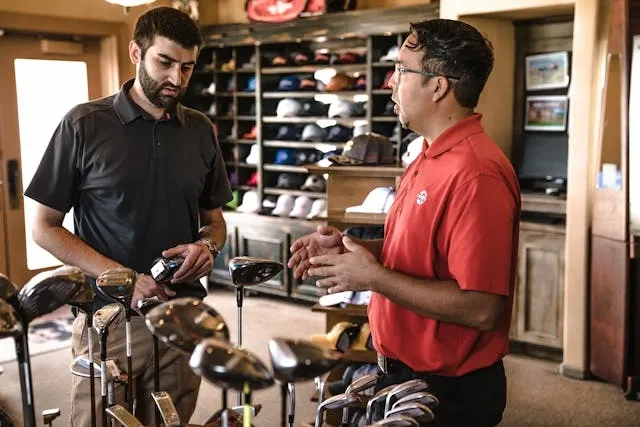 an employee interacting with a customer for how to improve customers experience in retail stores