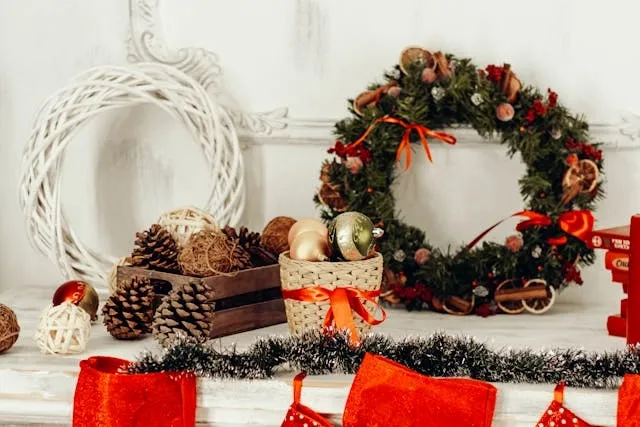 a traditional festive display with natural elements for storefront christmas window display