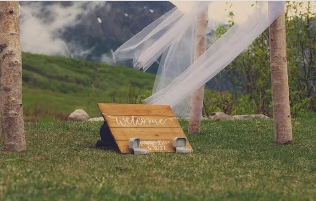 a simple welcome sign in an outdoor setting for wedding welcome sign ideas