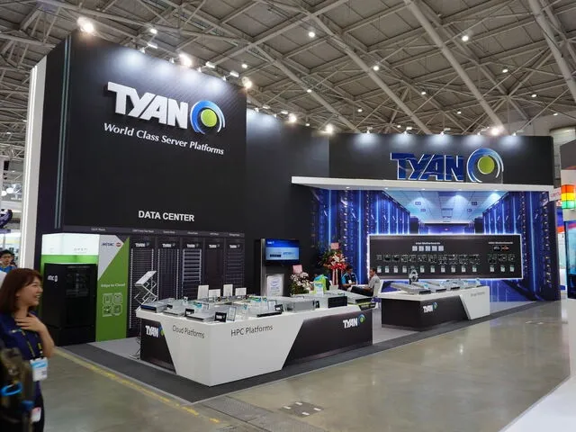 a tech-focused trade show booth for how to stand out at a trade show