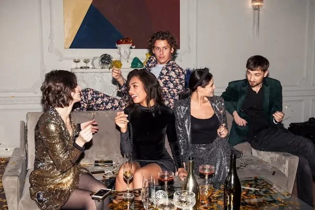 people socializing around a sofa for how many cocktail tables for 100 guests